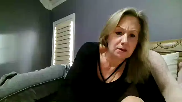 Lisaisluscious online show from 12.16.25
