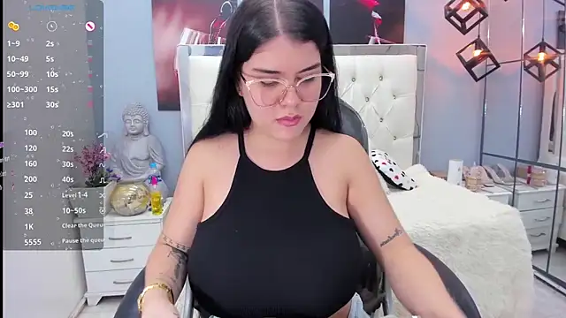 pearl weet online show from 12.04.25