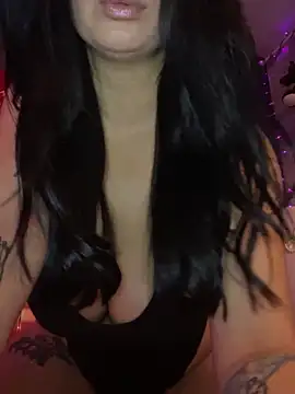 Snapshot of YreneRay chatting on 12.22.24 YreneRay online show from 12.22.24