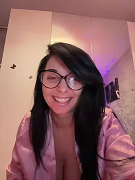 Snapshot of YreneRay chatting on 12.26.24 YreneRay online show from 12.26.24