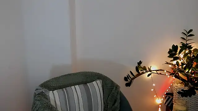 Xentthia online show from 02.13.25