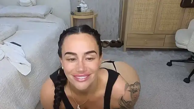 Snapshot of LibbyLoveHeartx chatting on 10.06.25 LibbyLoveHeartx online show from 10.06.25