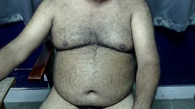 Snapshot of hairysubcub_70 chatting on 06.29.26 hairysubcub 70 online show from 06.29.26