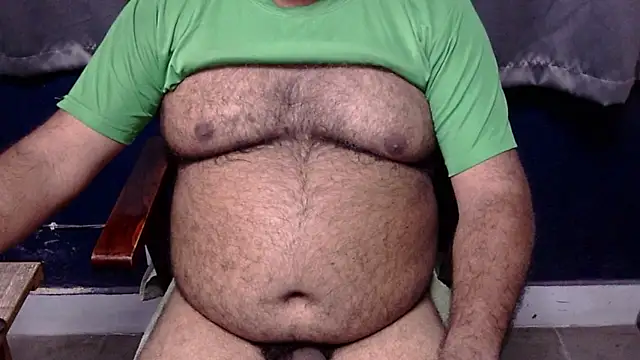Snapshot of hairysubcub_70 chatting on 07.18.26 hairysubcub 70 online show from 07.18.26