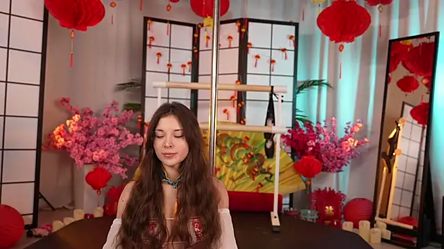 Snapshot of KittyCaitlin chatting on 02.13.25 KittyCaitlin online show from 02.13.25