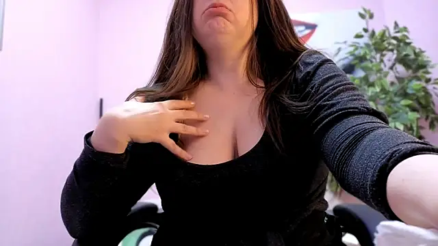 BattyMoll online show from 04.16.26