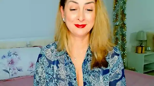 Snapshot of Tyana40 chatting on 01.10.25 Tyana40 online show from 01.10.25