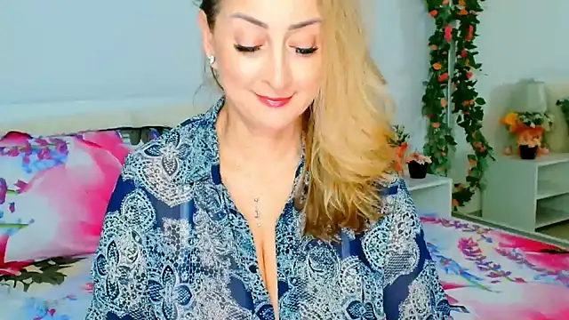 Snapshot of Tyana40 chatting on 03.07.25 Tyana40 online show from 03.07.25