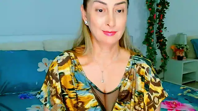 Snapshot of Tyana40 chatting on 03.18.25 Tyana40 online show from 03.18.25