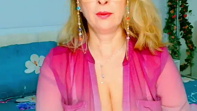 Snapshot of Tyana40 chatting on 03.20.25 Tyana40 online show from 03.20.25