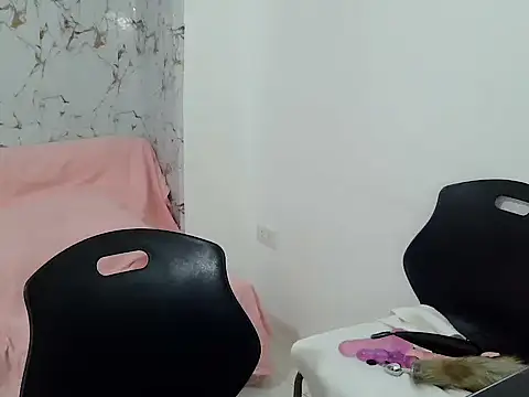 Snapshot of SweetAsianAss chatting on 10.25.25 SweetAsianAss online show from 10.25.25