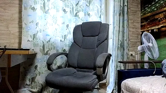 Snapshot of xxrokixxx chatting on 12.23.24 xxrokixxx online show from 12.23.24