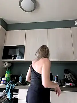 Snapshot of NaomiAndFriends chatting on 11.30.25 NaomiAndFriends online show from 11.30.25