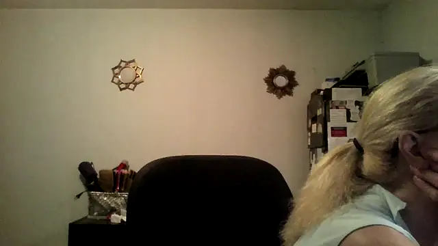 XTRAHORNYONE online show from 10.17.25