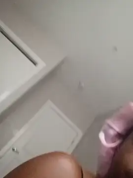 Snapshot of DancingLemonade chatting on 11.25.25 DancingLemonade online show from 11.25.25