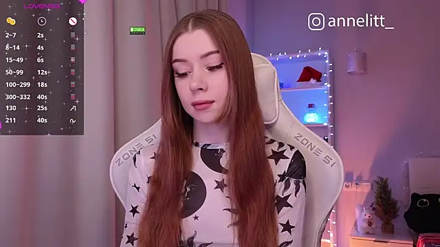 Snapshot of Annelitt chatting on 12.26.24 Annelitt online show from 12.26.24