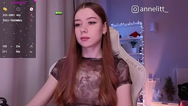 Snapshot of Annelitt chatting on 01.12.25 Annelitt online show from 01.12.25