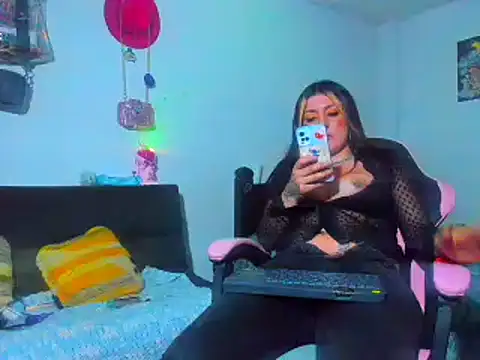 Snapshot of MARIANAWEED chatting on 02.25.26 MARIANAWEED online show from 02.25.26