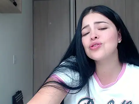 Snapshot of Aleska__Bell chatting on 09.08.25 Aleska  Bell online show from 09.08.25