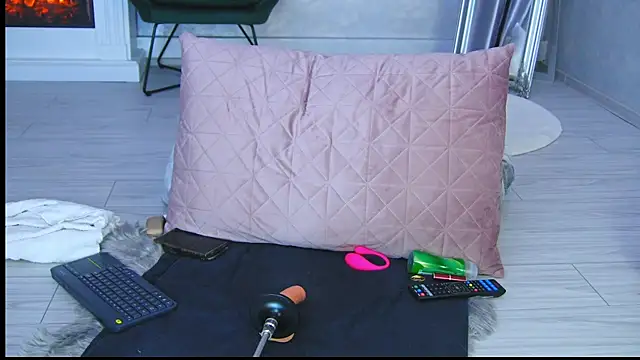 Snapshot of Michelle90u chatting on 11.09.25 Michelle90u online show from 11.09.25