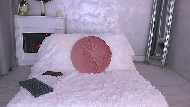 Snapshot of Michelle90u chatting on 11.23.25 Michelle90u online show from 11.23.25