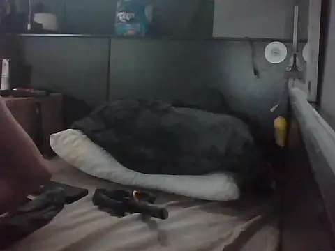 Snapshot of Slutviki69 chatting on 10.13.25 Slutviki69 online show from 10.13.25