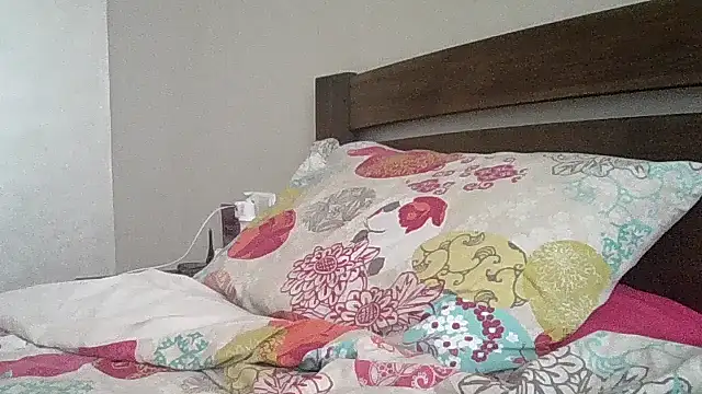 JulianaGold1 online show from 09.10.25