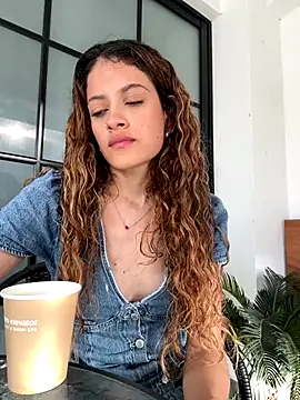 alana15 online show from 10.20.25