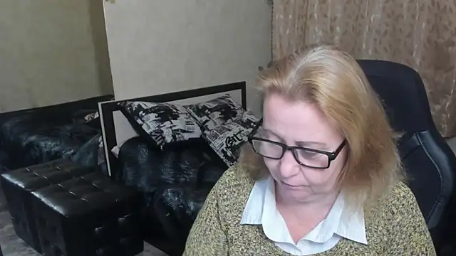 Snapshot of Frau_Marta chatting on 11.21.25 Frau Marta online show from 11.21.25