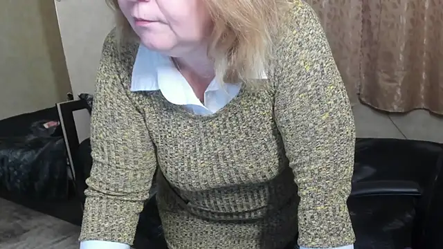 Snapshot of Frau_Marta chatting on 12.05.25 Frau Marta online show from 12.05.25