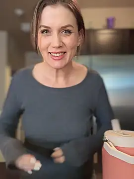 MaiseKnox online show from 01.05.25