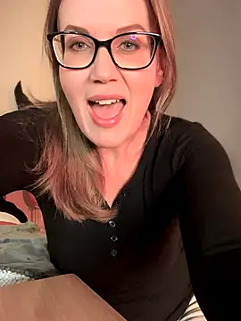 MaiseKnox online show from 10.20.25