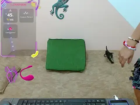 miss tinnymafe online show from 11.18.25