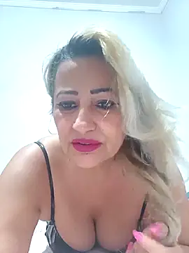 Snapshot of vivifernades chatting on 11.07.25 vivifernades online show from 11.07.25