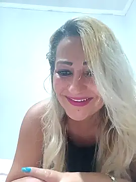 Snapshot of vivifernades chatting on 11.13.25 vivifernades online show from 11.13.25