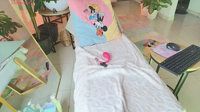 Snapshot of erotik_lady chatting on 09.18.25 erotik lady online show from 09.18.25