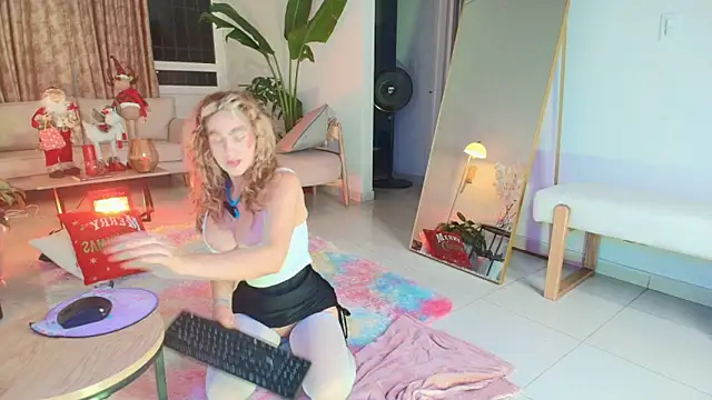 Snapshot of erotik_lady chatting on 11.16.25 erotik lady online show from 11.16.25