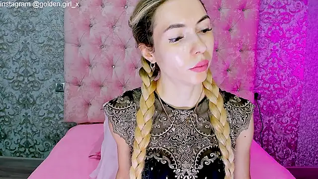 Akilla Queen online show from 10.22.25