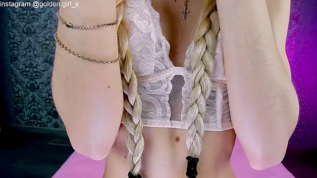 Akilla Queen online show from 11.18.25