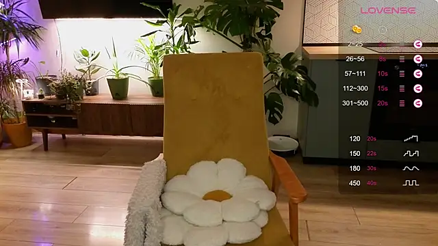 Snapshot of AliceKingsleigh chatting on 02.20.25 AliceKingsleigh online show from 02.20.25