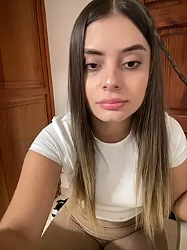 Snapshot of Miss_valeriaa chatting on 12.08.24 Miss valeriaa online show from 12.08.24