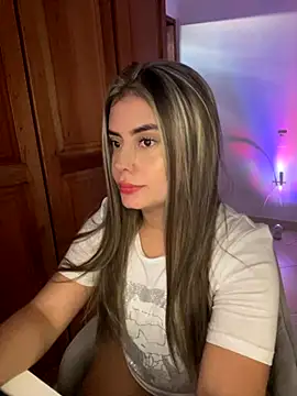 Snapshot of Miss_valeriaa chatting on 11.22.25 Miss valeriaa online show from 11.22.25