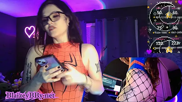 Snapshot of BlaizeyBBy chatting on 01.11.25 BlaizeyBBy online show from 01.11.25