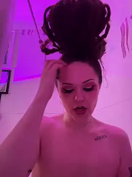 Snapshot of BlaizeyBBy chatting on 01.12.25 BlaizeyBBy online show from 01.12.25