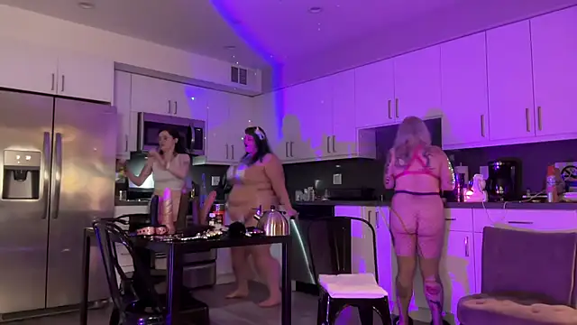 Snapshot of BlaizeyBBy chatting on 01.17.25 BlaizeyBBy online show from 01.17.25