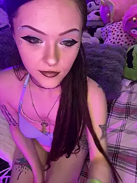 Snapshot of BlaizeyBBy chatting on 03.09.25 BlaizeyBBy online show from 03.09.25