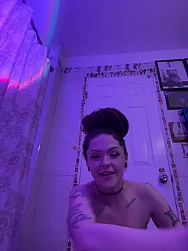 Snapshot of BlaizeyBBy chatting on 03.13.25 BlaizeyBBy online show from 03.13.25