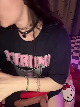 Snapshot of BlaizeyBBy chatting on 03.23.25 BlaizeyBBy online show from 03.23.25