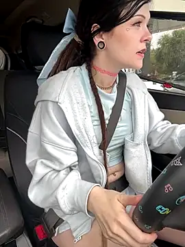 Snapshot of BlaizeyBBy chatting on 09.10.25 BlaizeyBBy online show from 09.10.25