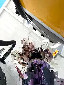 Snapshot of BlaizeyBBy chatting on 09.30.25 BlaizeyBBy online show from 09.30.25